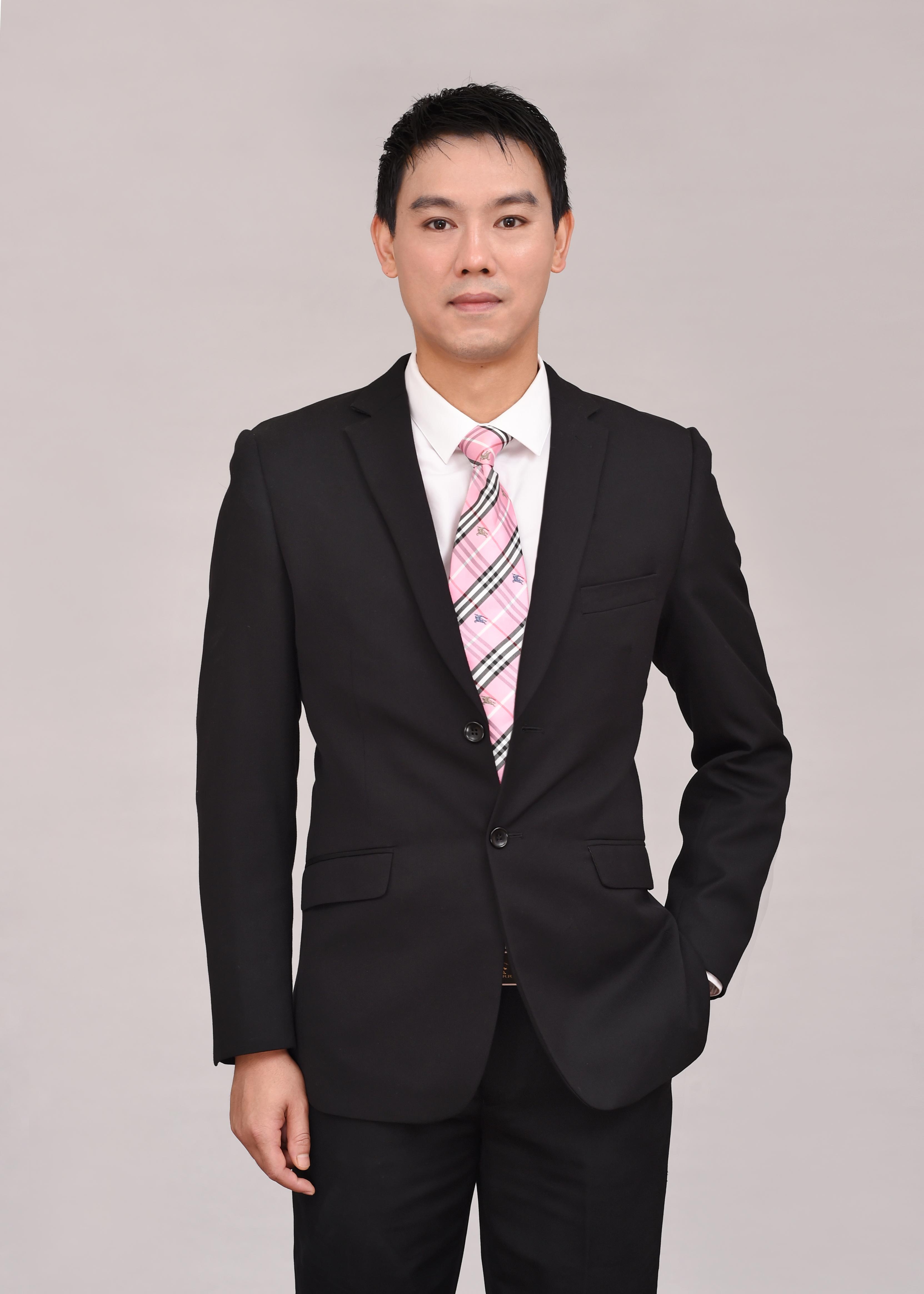 赵艳平 灯光与音效负责人